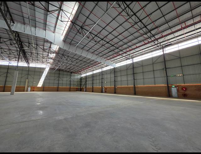 4,630M² WAREHOUSE TO LET IN AIRPORT PARK